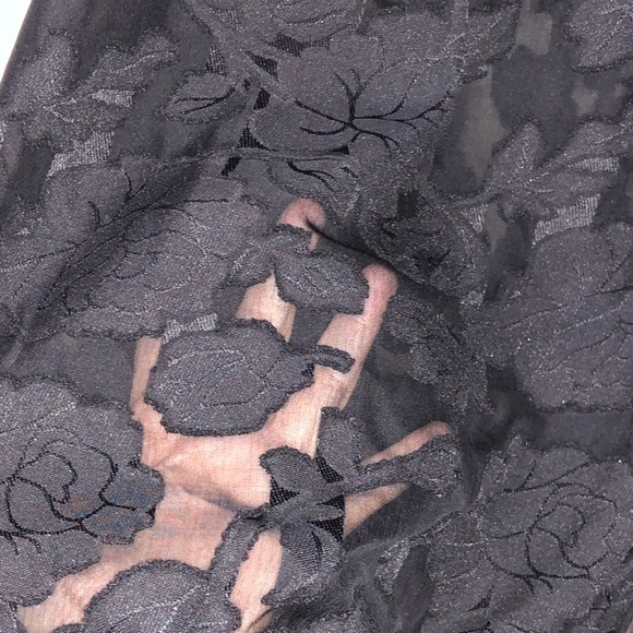 Beautiful top - Picture 5 of 7